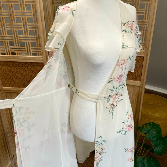 ASTR White Floral Wrap Dress - Picture 5 of 7